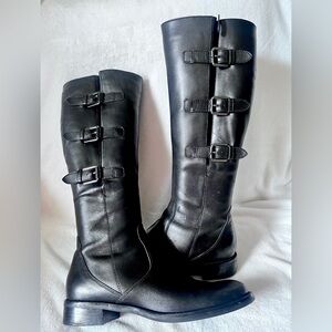 ECCO black leather boots in great condition. Marked a size 40.